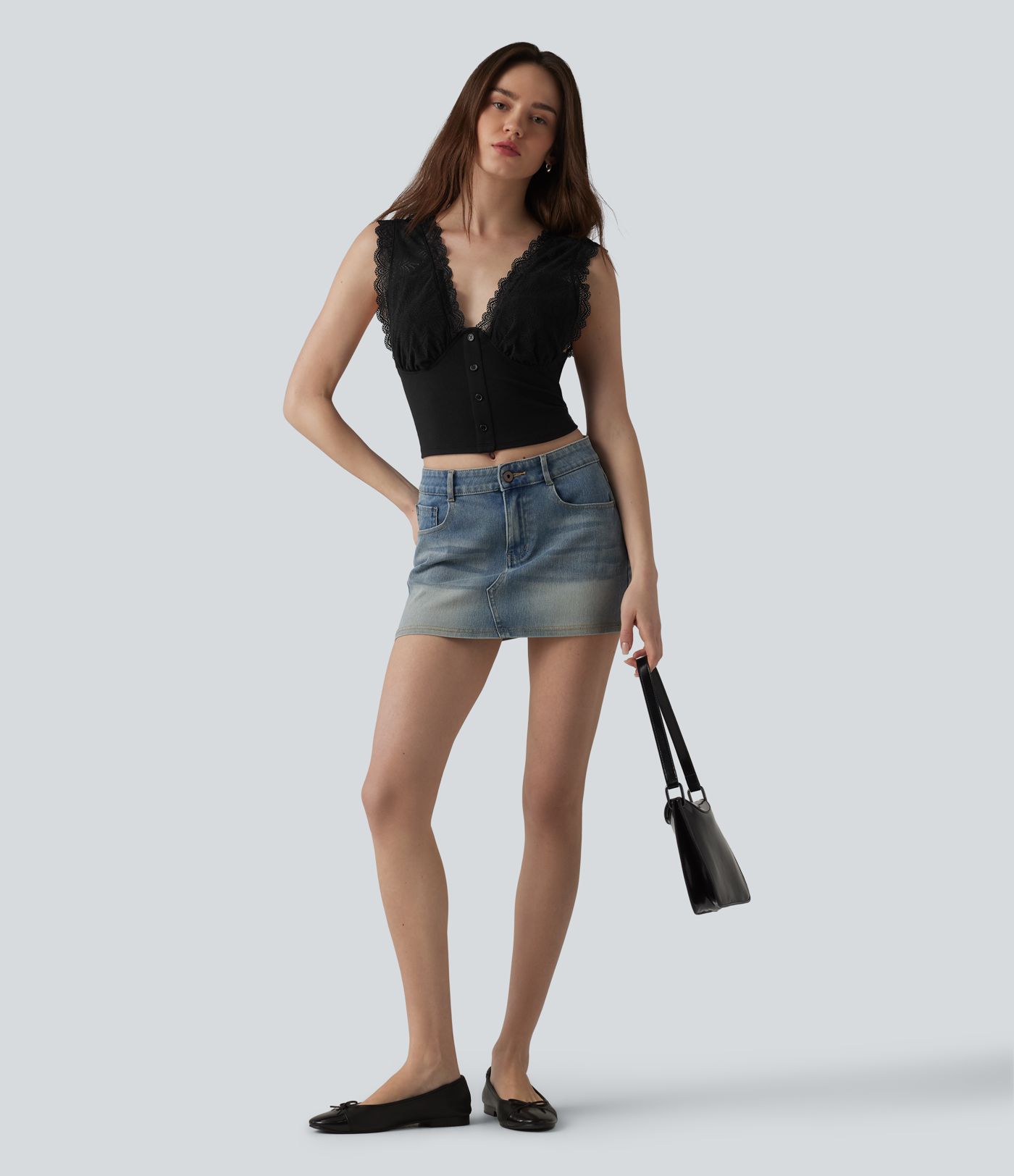 Casual V-neck tank top in ribbed knit and contrasting lace