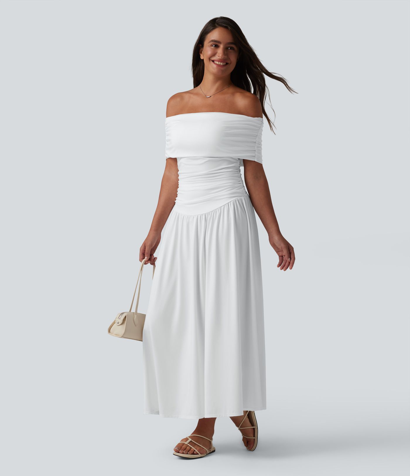 Robe casual maxi fluide gainante froncée à épaules dénudées avec brassière intégrée