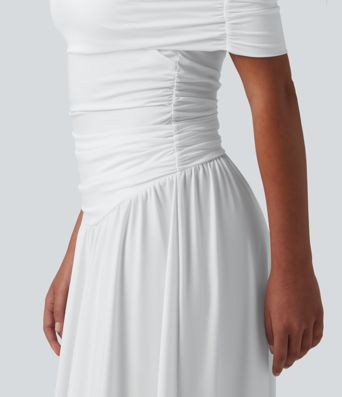 Robe casual maxi fluide gainante froncée à épaules dénudées avec brassière intégrée