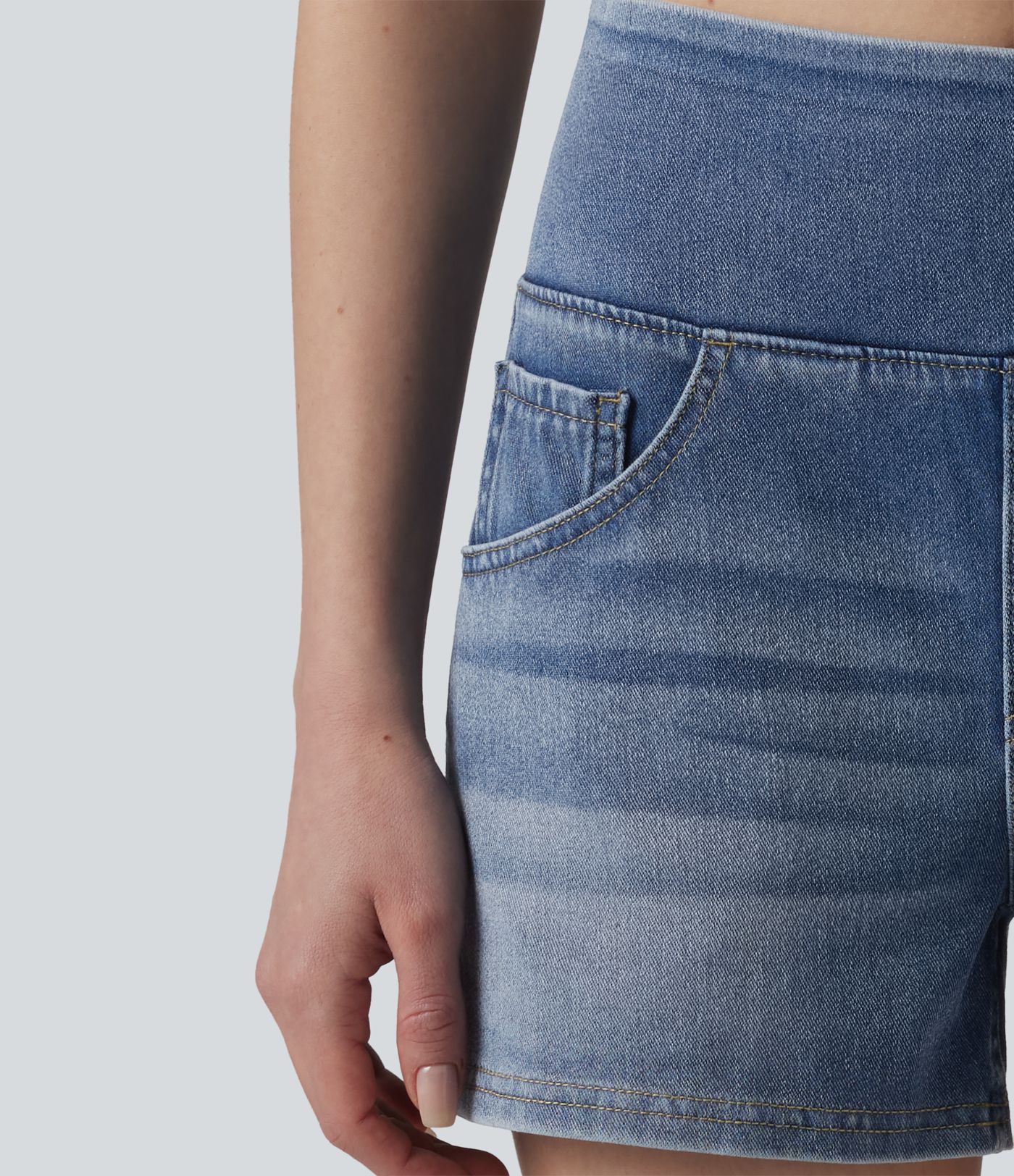 Halara Flex™ - Casual shorts in washed lyocell denim with a mid-rise waist and multiple pockets - 8.9 cm