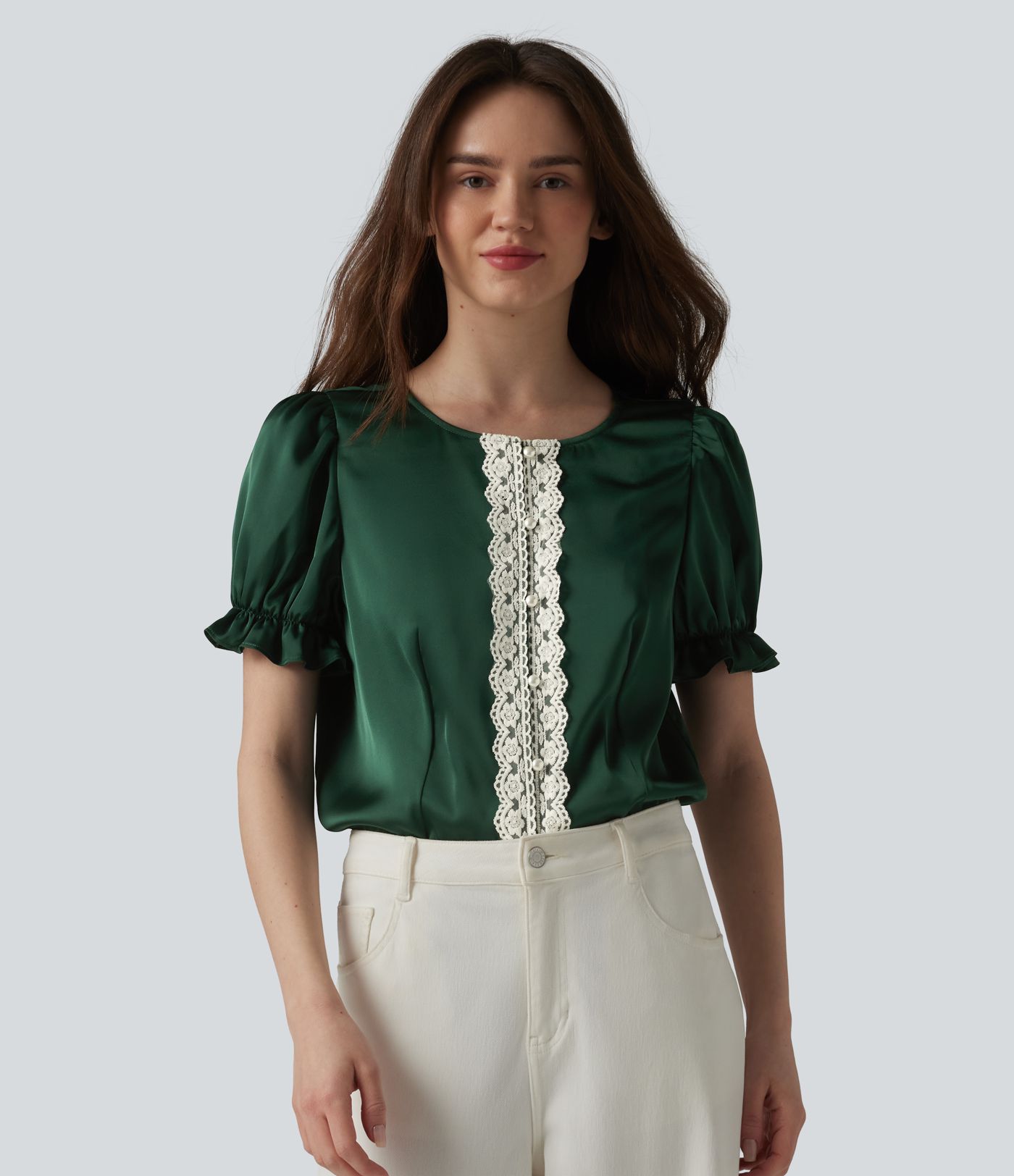 Rund hals, pufærmet, korte ærmer, afslappet bluse i kontrastblonder