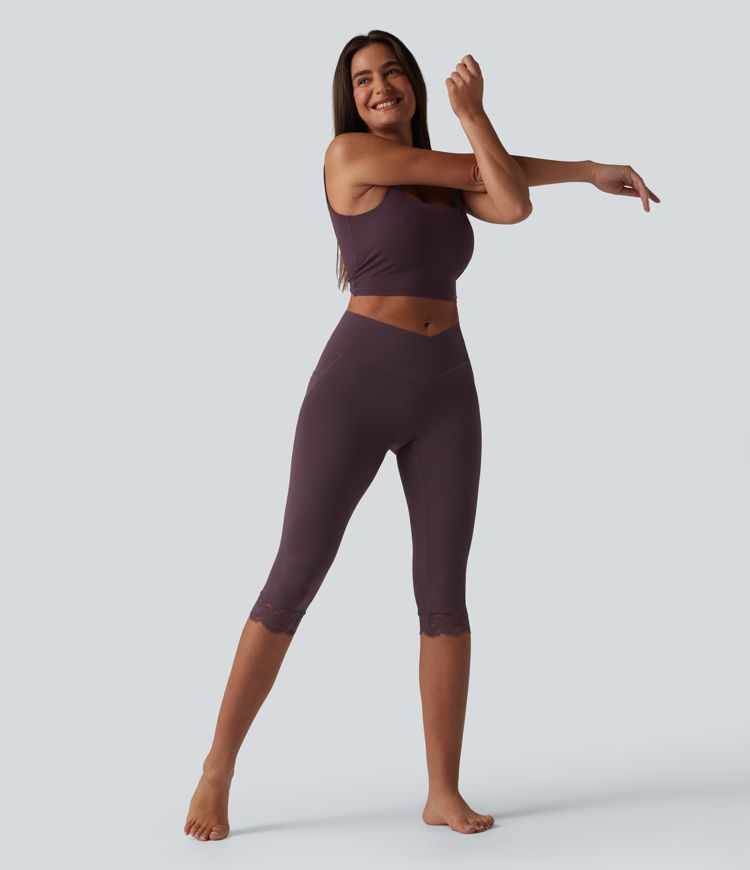 SoftlyZero™ Leggings im Pedal-Pusher-Stil mit überkreuztem, hochgeschnittenem Bund, kontrastierender Spitze und Taschen - UPF50+