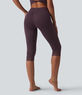 SoftlyZero™ Leggings im Pedal-Pusher-Stil mit überkreuztem, hochgeschnittenem Bund, kontrastierender Spitze und Taschen - UPF50+