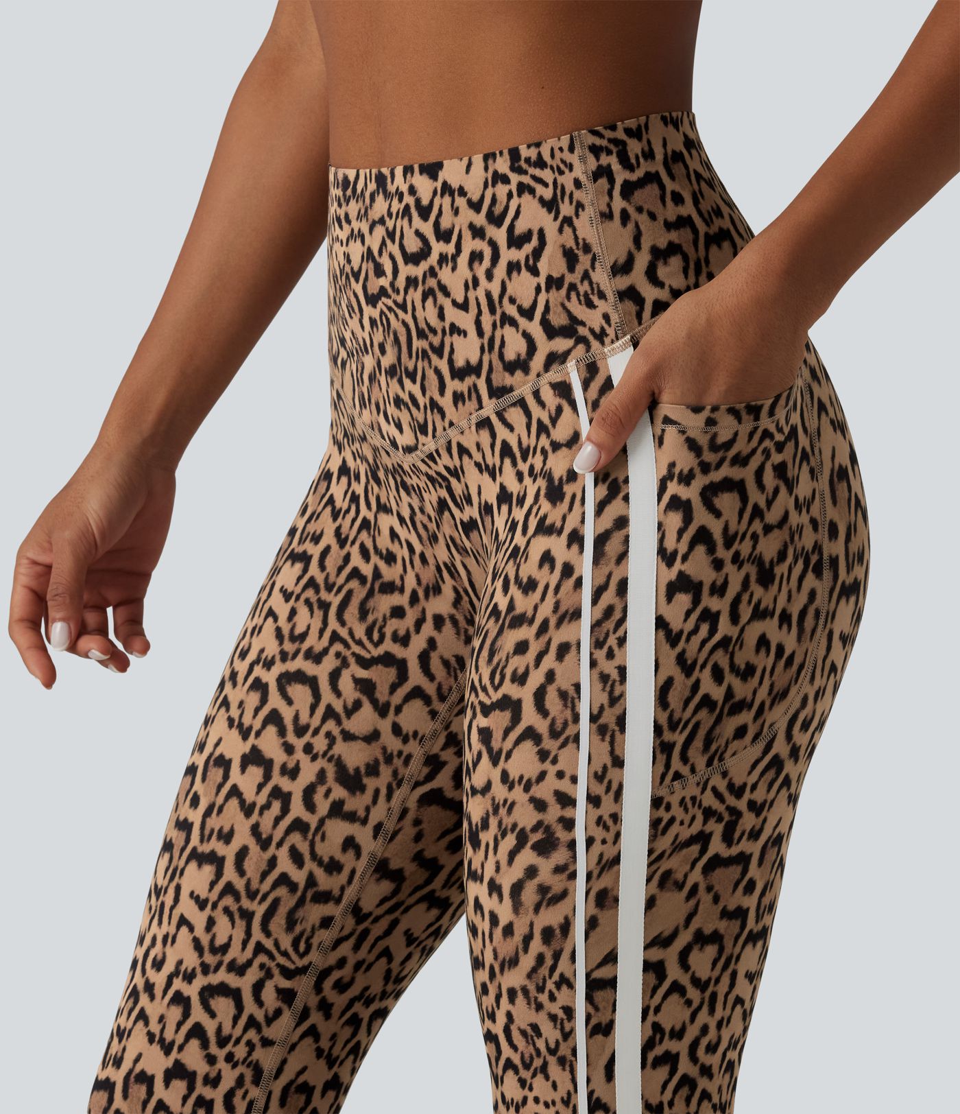 Halara UltraSculpt™ - Bootcut-Trainings-Leggings mit hohem Bund, Seitentaschen, Bauchkontrolle, Leopardenmuster und Streifen