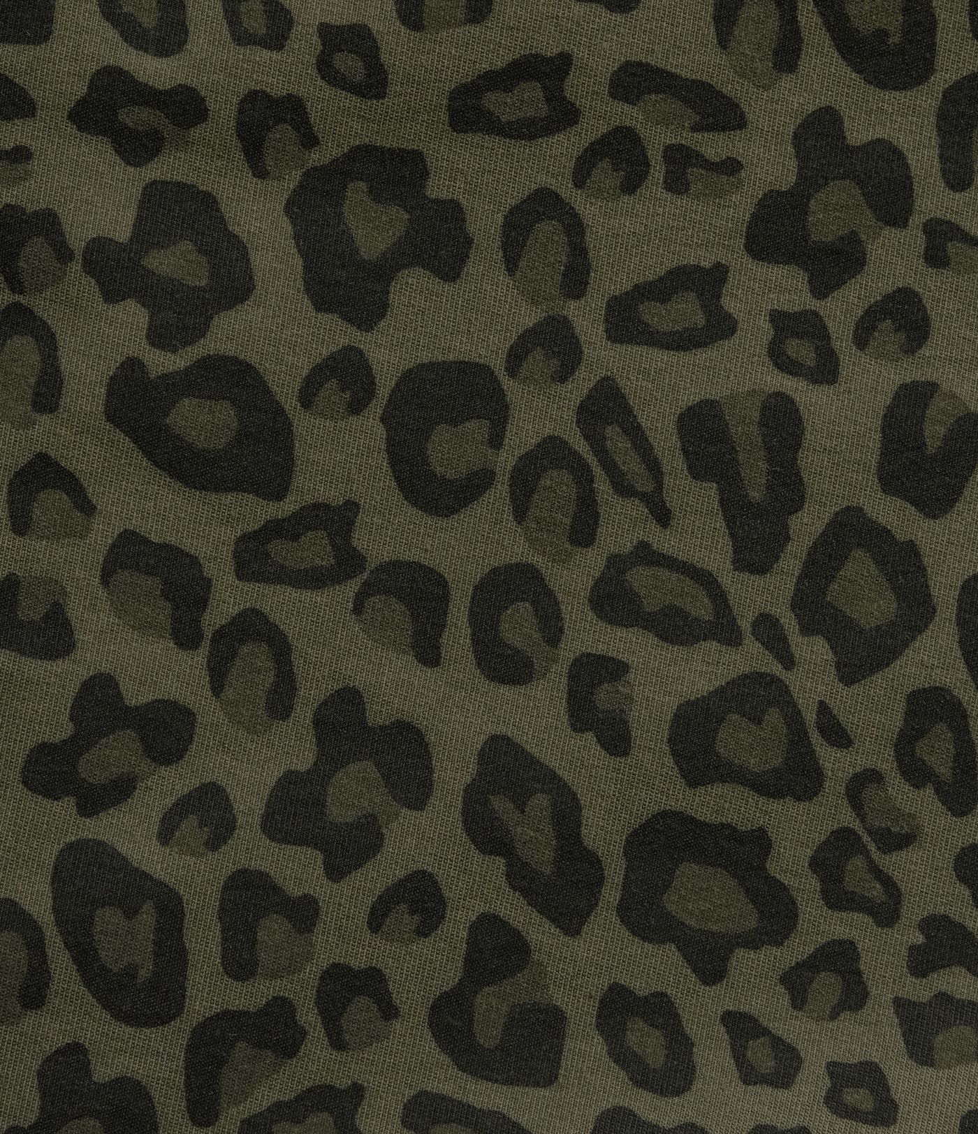 Lässiger, kurzer Overall mit Seitentaschen, verstellbaren Trägern, Leopardenmuster und umgeschlagenem Saum