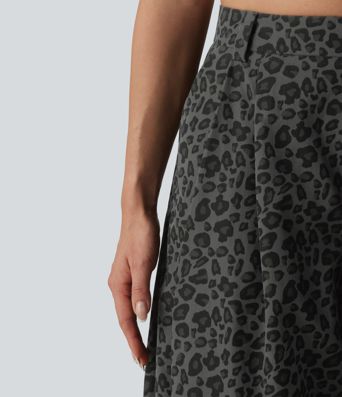 Spodnie casualowe z kieszeniami i średnim stanem, nadrukiem w panterkę