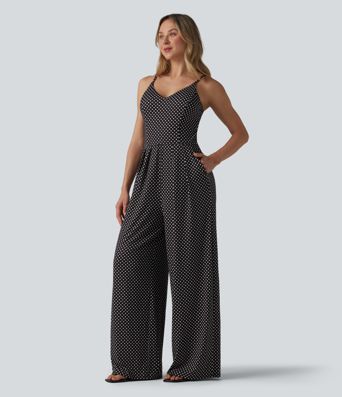 Jumpsuit mit V-Ausschnitt, Seitentaschen und Polka-Dots - Easy Peezy Edition Jumpsuit mit V-Ausschnitt, Seitentaschen und Polka-Dots - Easy Peezy Edition