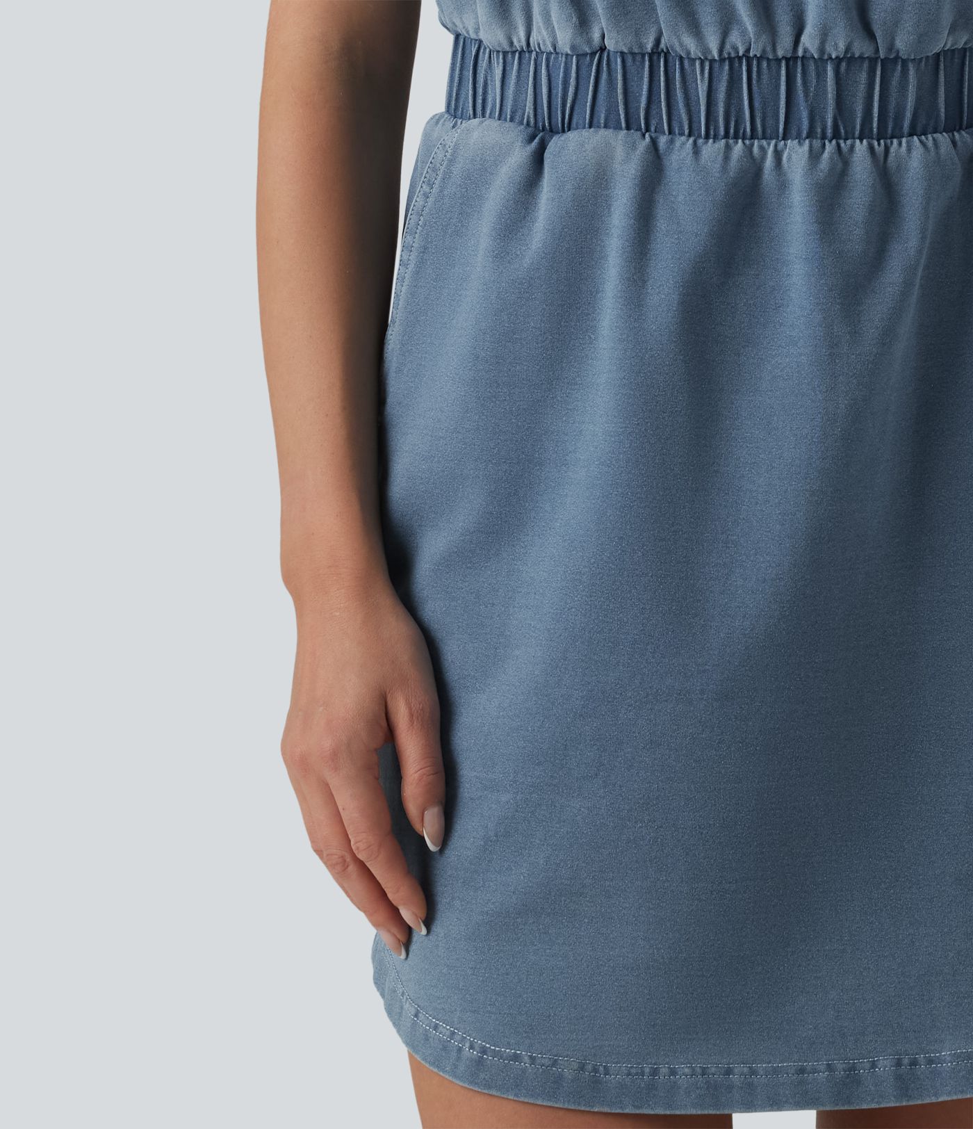Halara Flex™ Denim Mini-Freizeitkleid mit Rundhalsausschnitt, ärmellos, abgerundetem Saum und Taschen