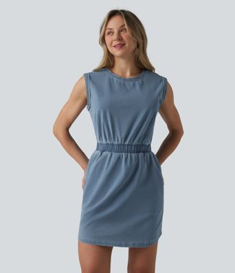 Halara Flex™ Denim Mini-Freizeitkleid mit Rundhalsausschnitt, ärmellos, abgerundetem Saum und Taschen