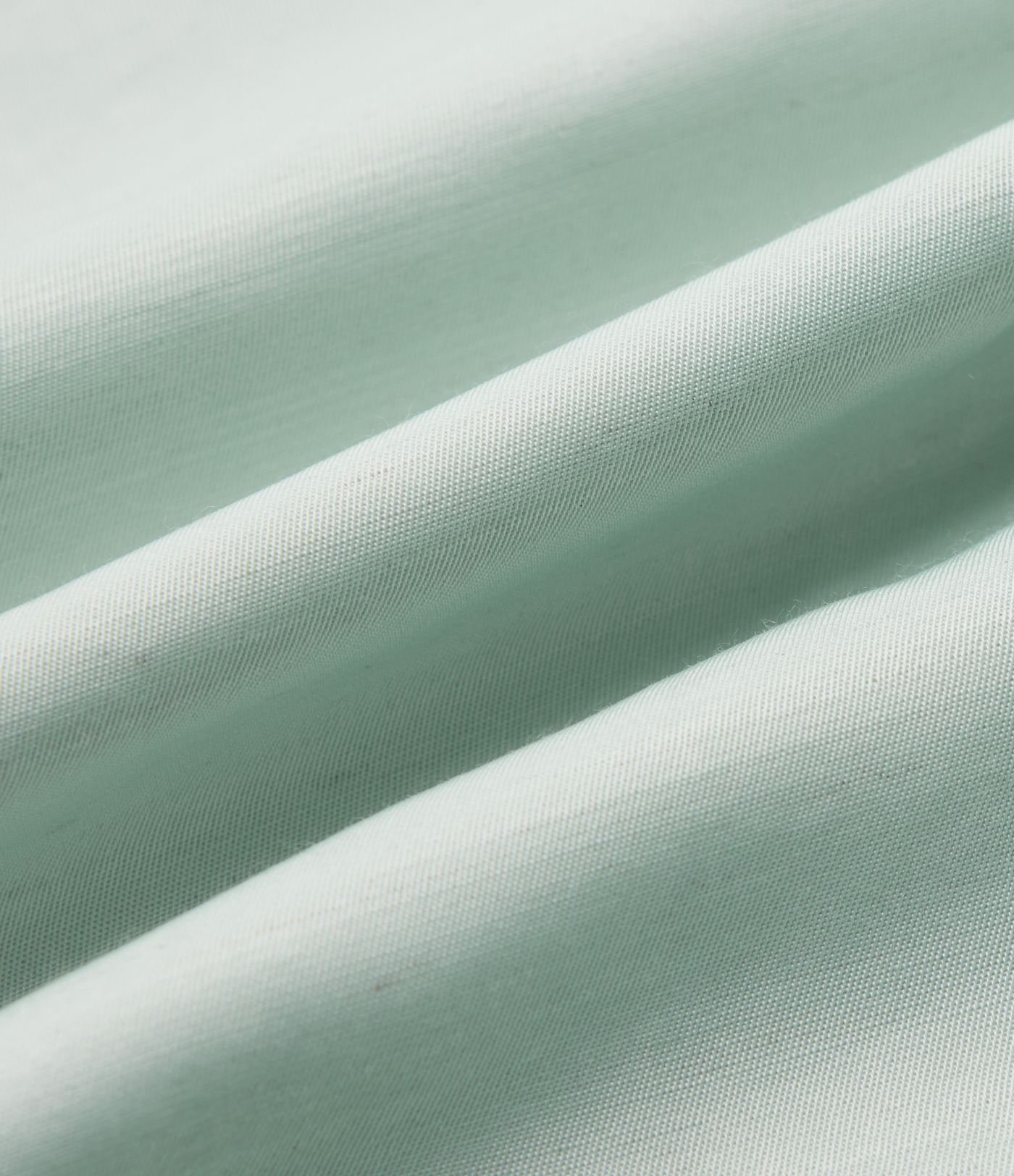 Aukšto liemens, šone surišamomis raišteliais ir laisvo audinio kelnės su kišenėmis