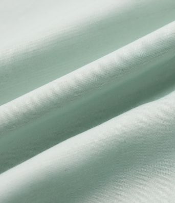 Aukšto liemens, šone surišamomis raišteliais ir laisvo audinio kelnės su kišenėmis