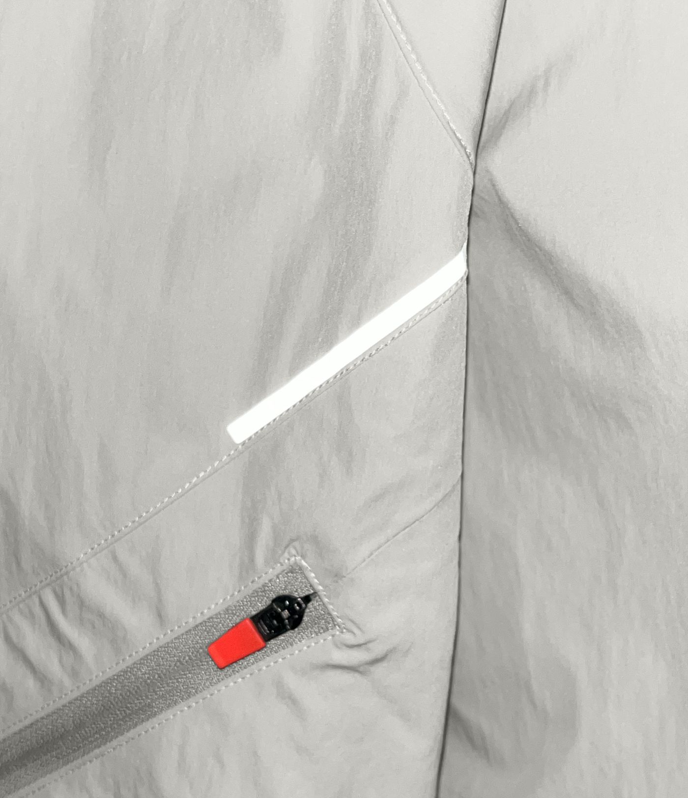 Water Repellent Reflective Hooded Long Sleeve Running Windbreaker Jacket with Pockets