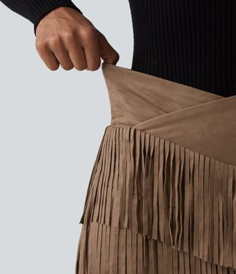 Falda mini bodycon 2 en 1 de ante para fiesta, cintura alta cruzada con bajo de flecos.