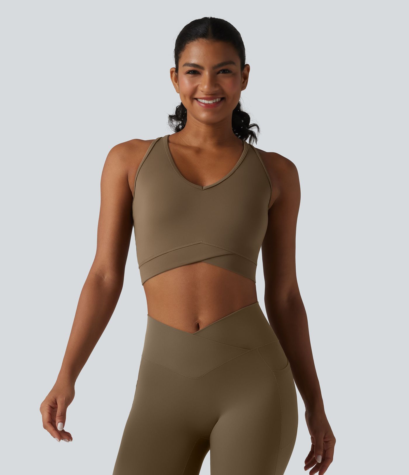 Softlyzero™ Airy - Verkürztes Yoga-Tanktop mit V-Ausschnitt, Racerback, integriertem BH, Cool-Touch und überkreuztem Saum - UPF50+
