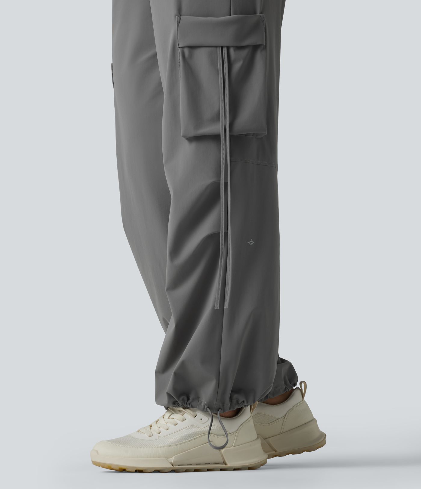 Workout-Cargohose mit hohem Bund, mehreren Taschen, Kordelzug, Cool-Touch und weitem Bein - schnelltrocknend, UPF40+