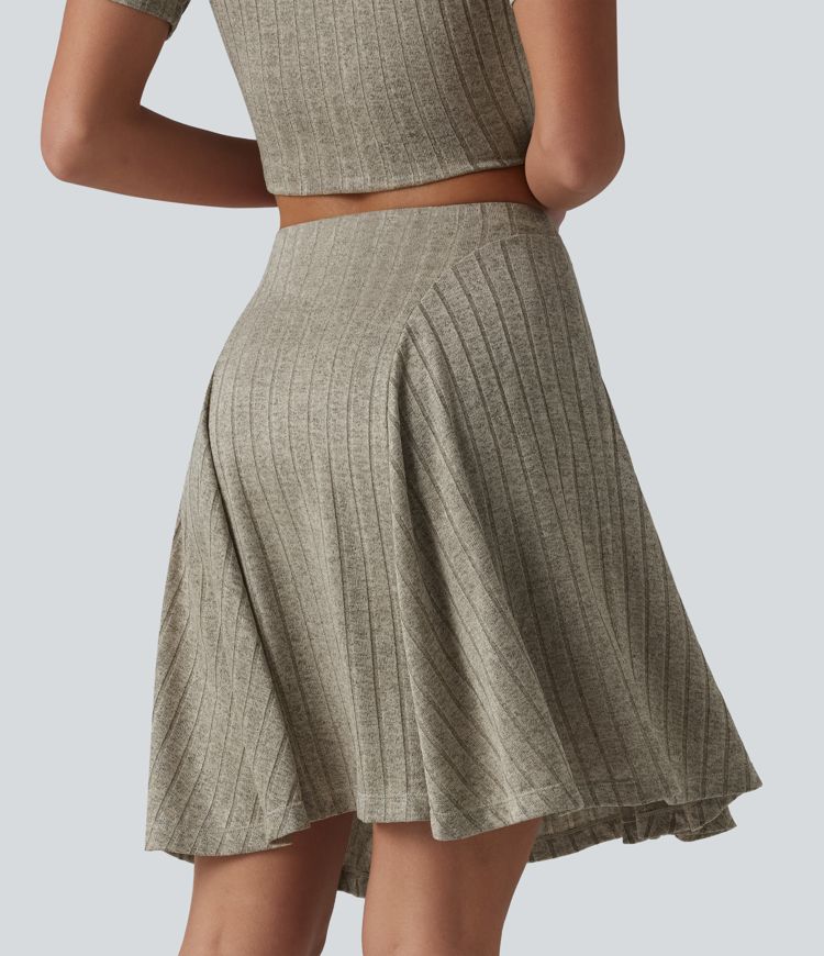 Lässiger 2-in-1 Flare-Minirock aus geripptem Strick mit hohem Bund und Seitentaschen
