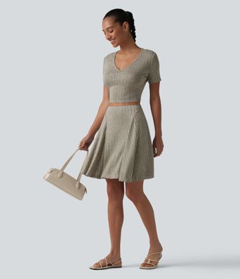 Lässiger 2-in-1 Flare-Minirock aus geripptem Strick mit hohem Bund und Seitentaschen