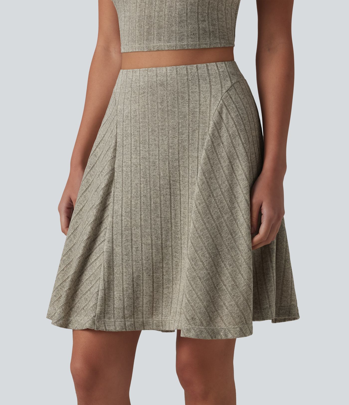 Lässiger 2-in-1 Flare-Minirock aus geripptem Strick mit hohem Bund und Seitentaschen