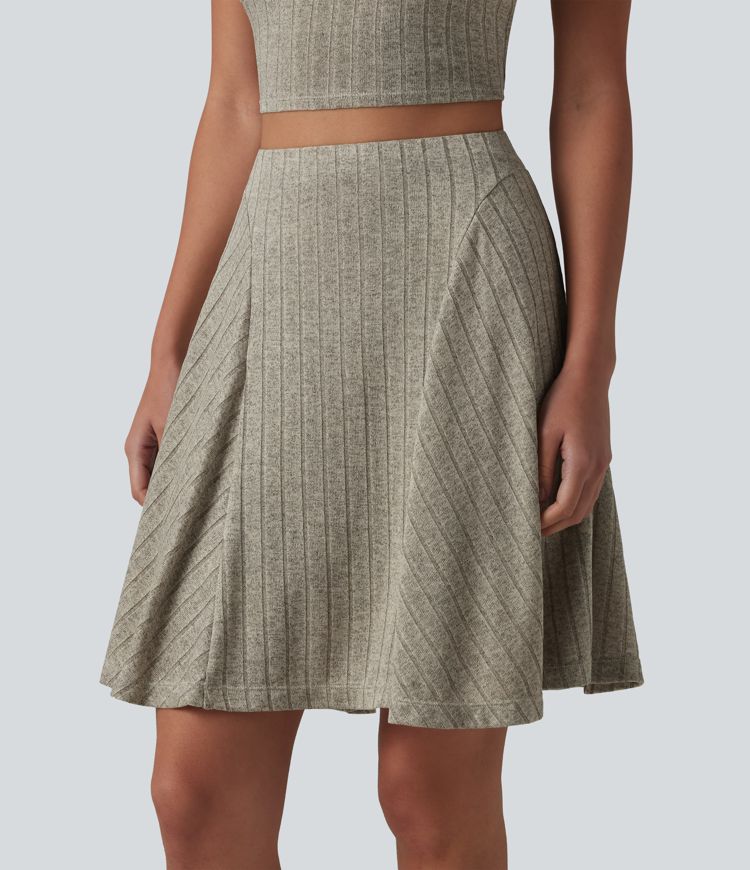 Lässiger 2-in-1 Flare-Minirock aus geripptem Strick mit hohem Bund und Seitentaschen