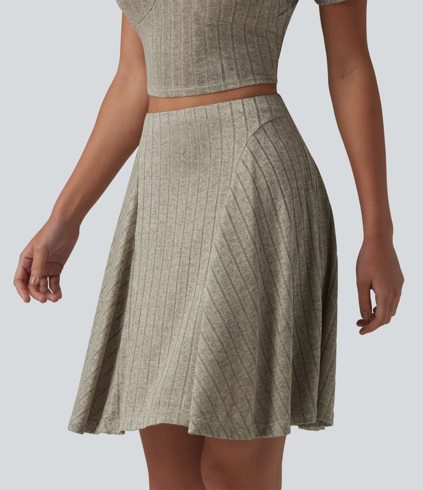 Lässiger 2-in-1 Flare-Minirock aus geripptem Strick mit hohem Bund und Seitentaschen