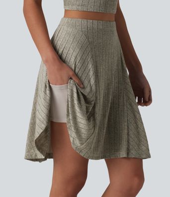 Lässiger 2-in-1 Flare-Minirock aus geripptem Strick mit hohem Bund und Seitentaschen