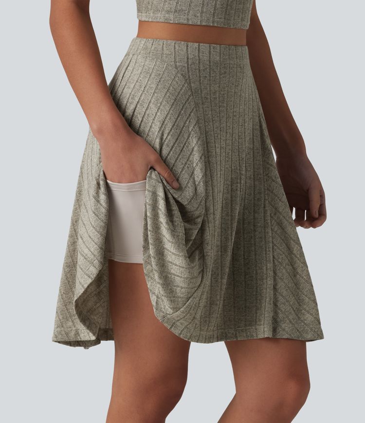 Lässiger 2-in-1 Flare-Minirock aus geripptem Strick mit hohem Bund und Seitentaschen