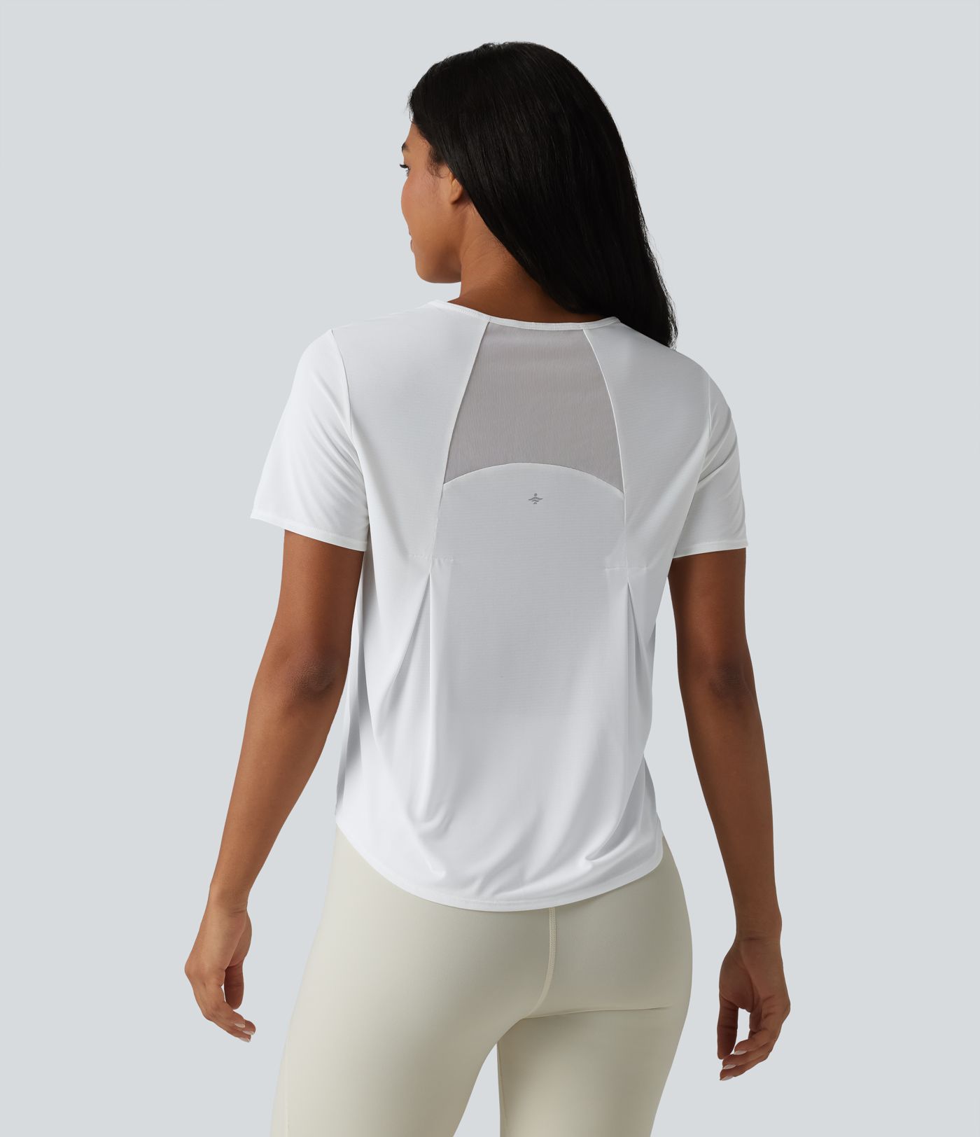 Lauf- und Sporttop mit Rundhalsausschnitt, kurzen Ärmeln und kontrastierendem Mesh-Einsatz am abgerundeten Saum