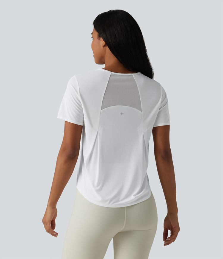 Lauf- und Sporttop mit Rundhalsausschnitt, kurzen Ärmeln und kontrastierendem Mesh-Einsatz am abgerundeten Saum