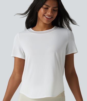 Lauf- und Sporttop mit Rundhalsausschnitt, kurzen Ärmeln und kontrastierendem Mesh-Einsatz am abgerundeten Saum