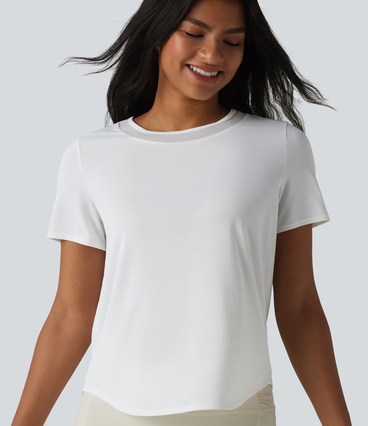 Lauf- und Sporttop mit Rundhalsausschnitt, kurzen Ärmeln und kontrastierendem Mesh-Einsatz am abgerundeten Saum