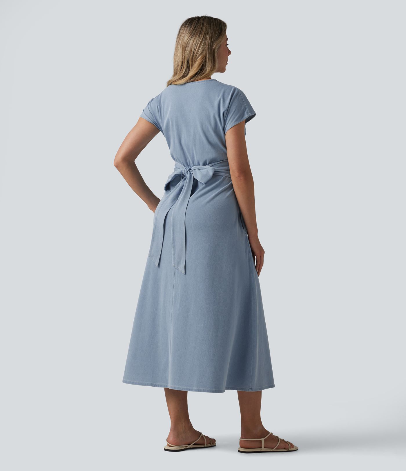 Halara Flex™ vestido midi casual de denim con escote en V, mangas cortas, lazo trasero y bolsillos Halara Flex™ vestido midi casual de denim con escote en V, mangas cortas, lazo trasero y bolsillos