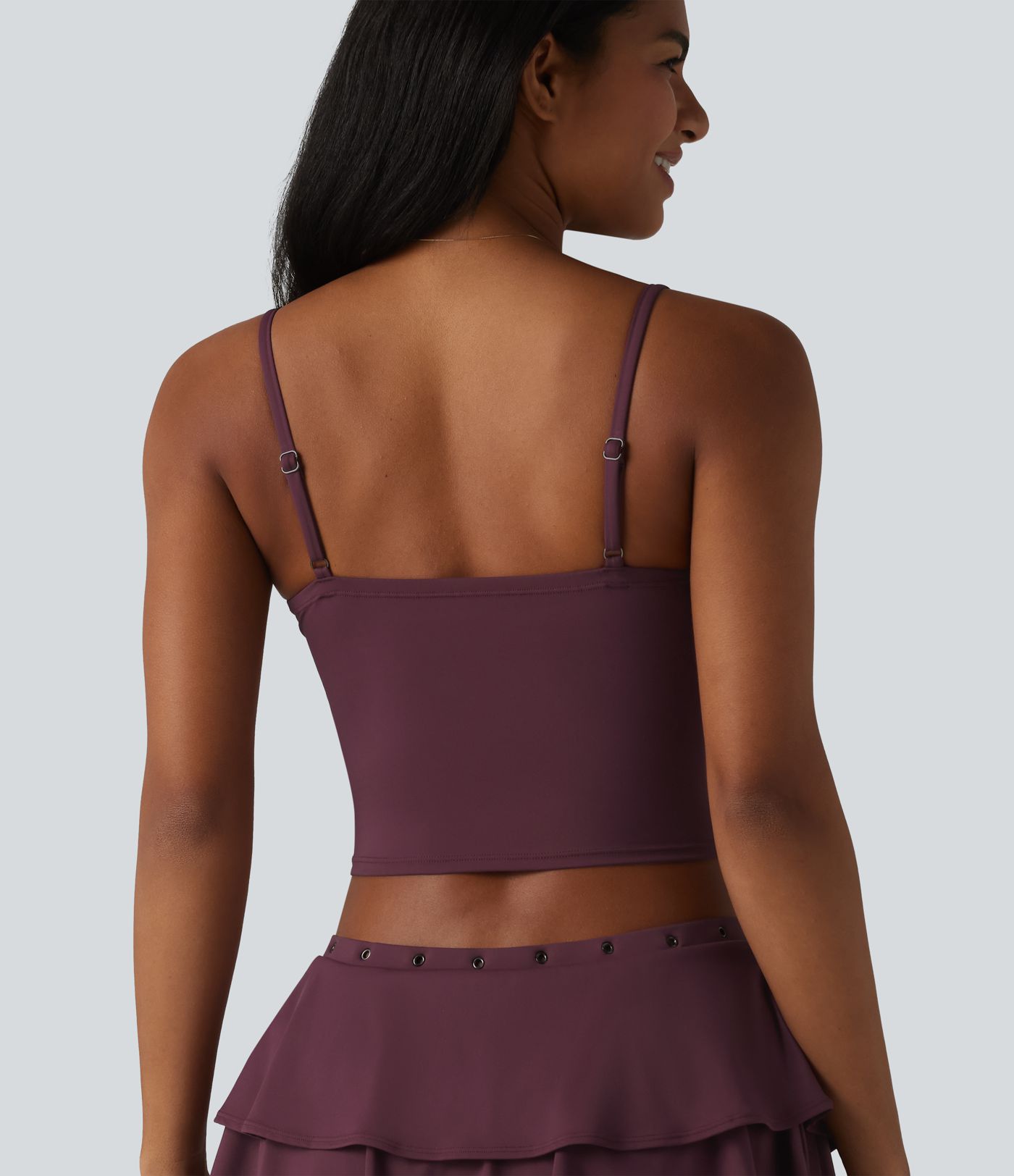 Débardeur court décontracté SoftlyZero™ à bretelles ajustables et œillets, avec soutien-gorge intégré et toucher frais.
