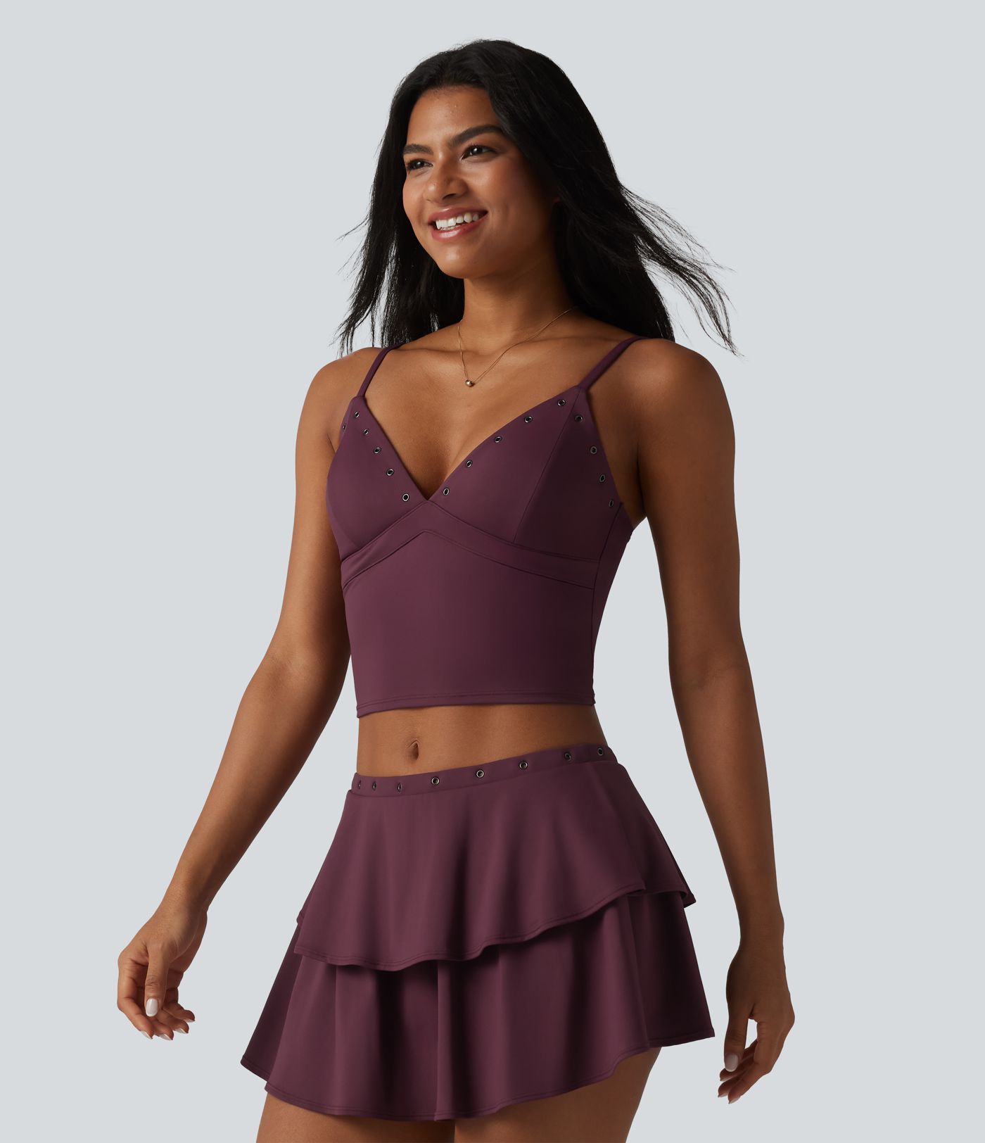 Débardeur court décontracté SoftlyZero™ à bretelles ajustables et œillets, avec soutien-gorge intégré et toucher frais.