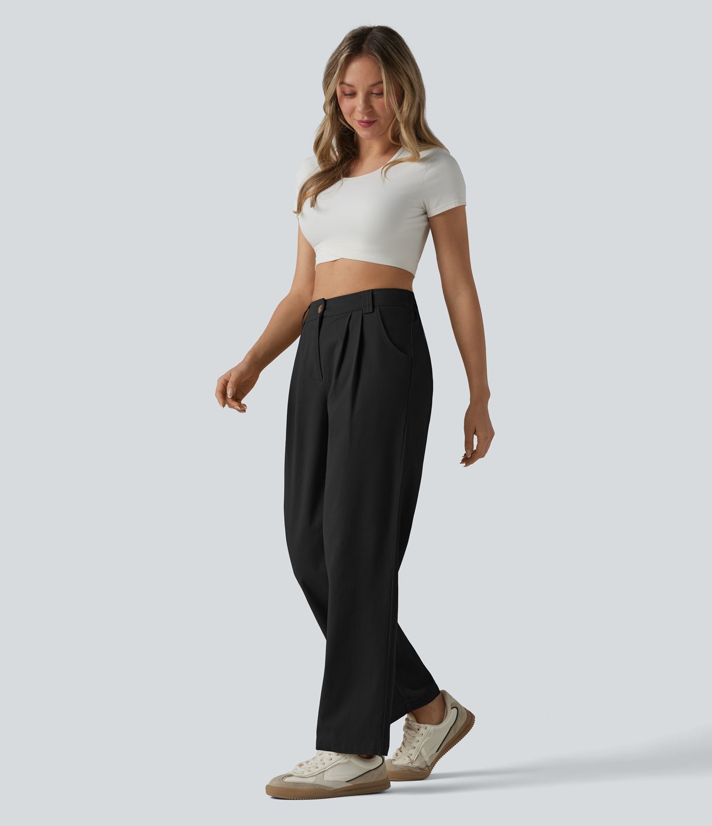 Lässige, plissierte Chino-Hose aus Baumwolle mit hohem Bund, Seitentaschen und geradem Bund Lässige, plissierte Chino-Hose aus Baumwolle mit hohem Bund, Seitentaschen und geradem Bund