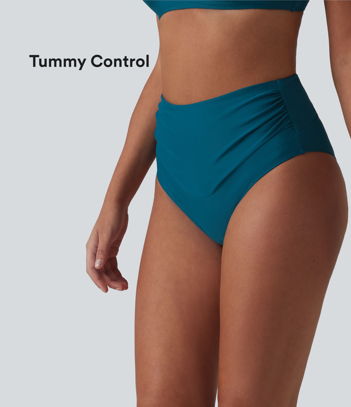 Geraffte Bikinihose mit hohem Bund und Bauchkontrolle