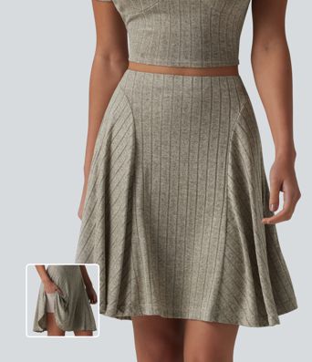 Lässiger 2-in-1 Flare-Minirock aus geripptem Strick mit hohem Bund und Seitentaschen