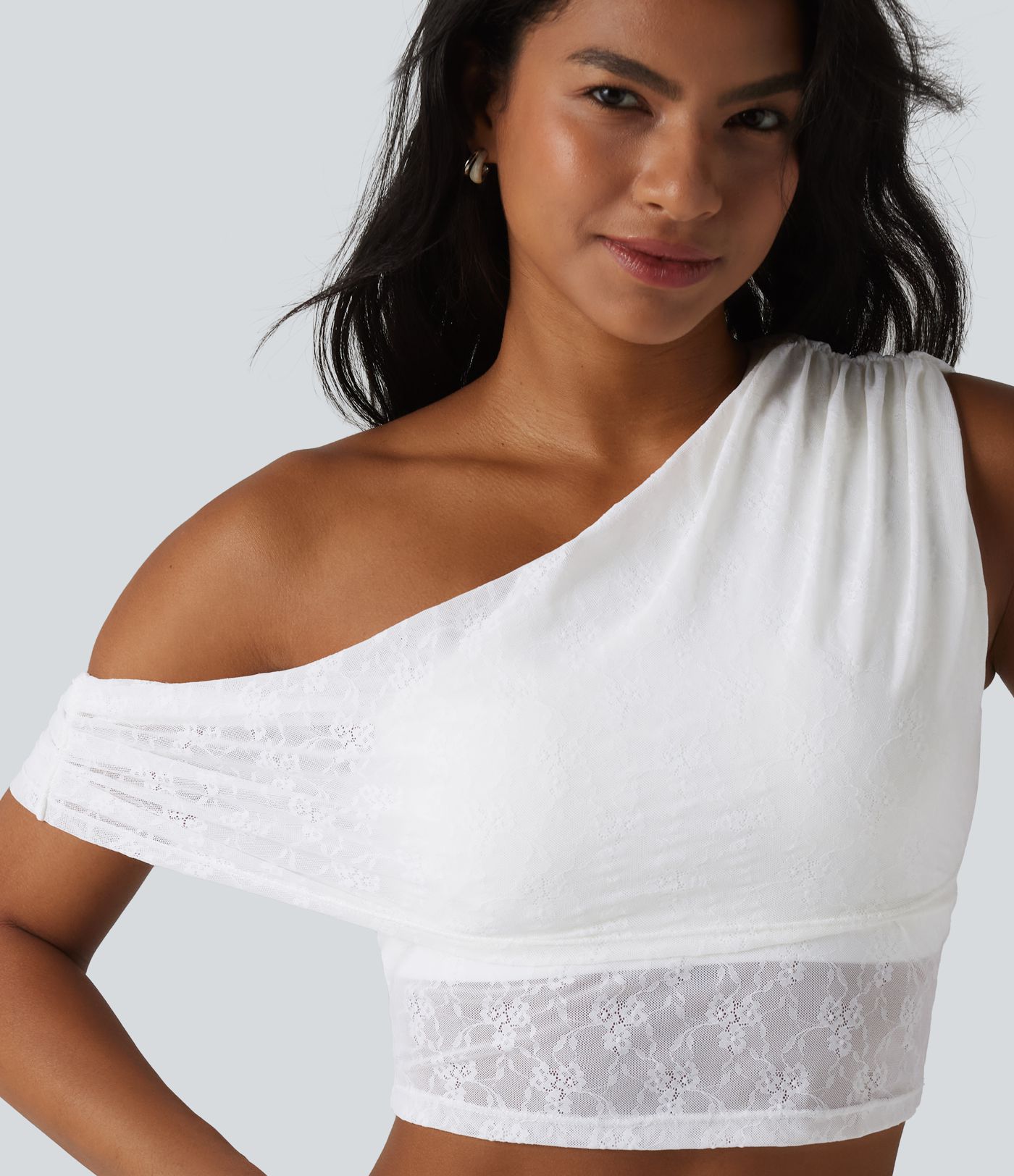 Casual, one-shoulder sports top in ruched lace with built-in bra
