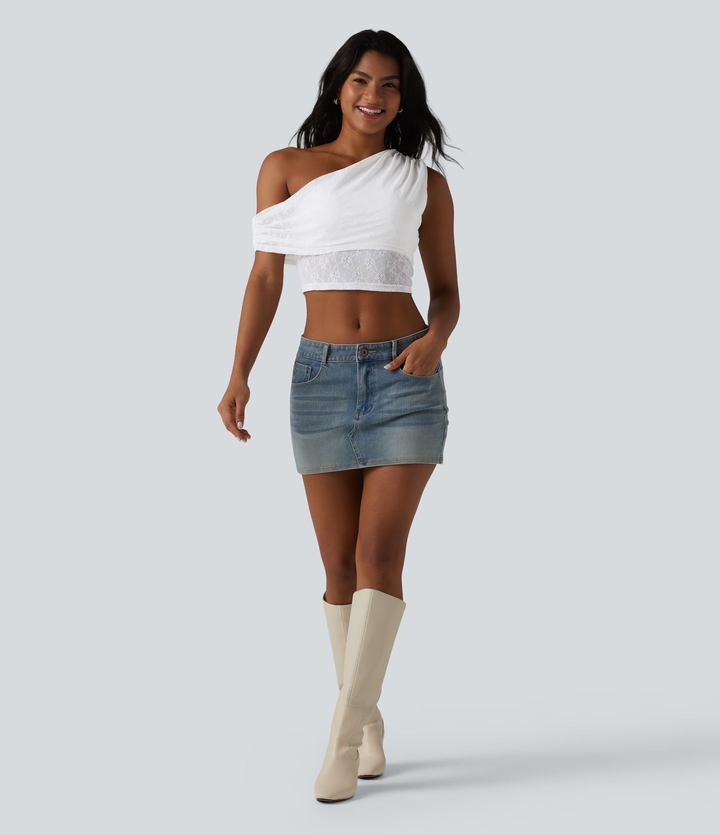 Casual, one-shoulder sports top in ruched lace with built-in bra