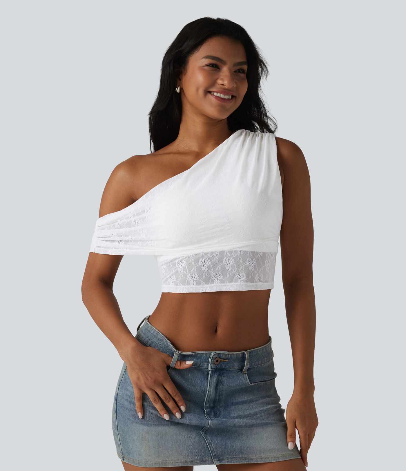 Casual, one-shoulder sports top in ruched lace with built-in bra