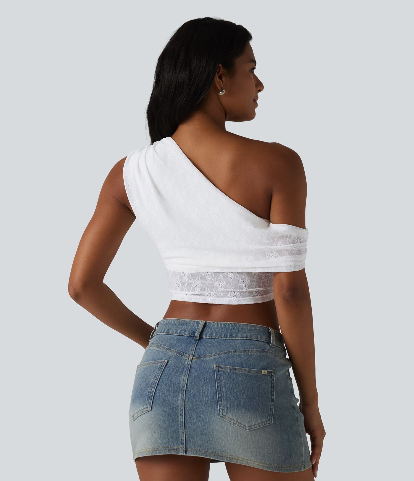 Casual, one-shoulder sports top in ruched lace with built-in bra