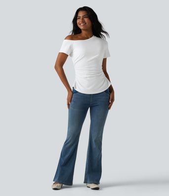 SoftlyZero™ Airy T-shirt asymétrique épaule dénudée froncé avec fente, soutien-gorge intégré et toucher frais