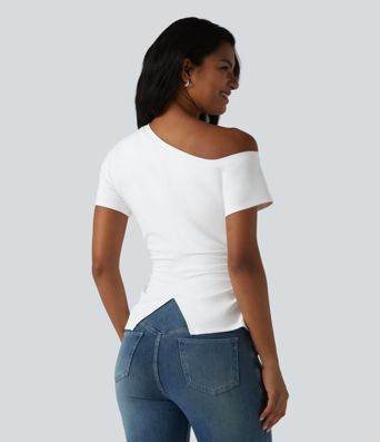 SoftlyZero™ Airy T-shirt asymétrique épaule dénudée froncé avec fente, soutien-gorge intégré et toucher frais