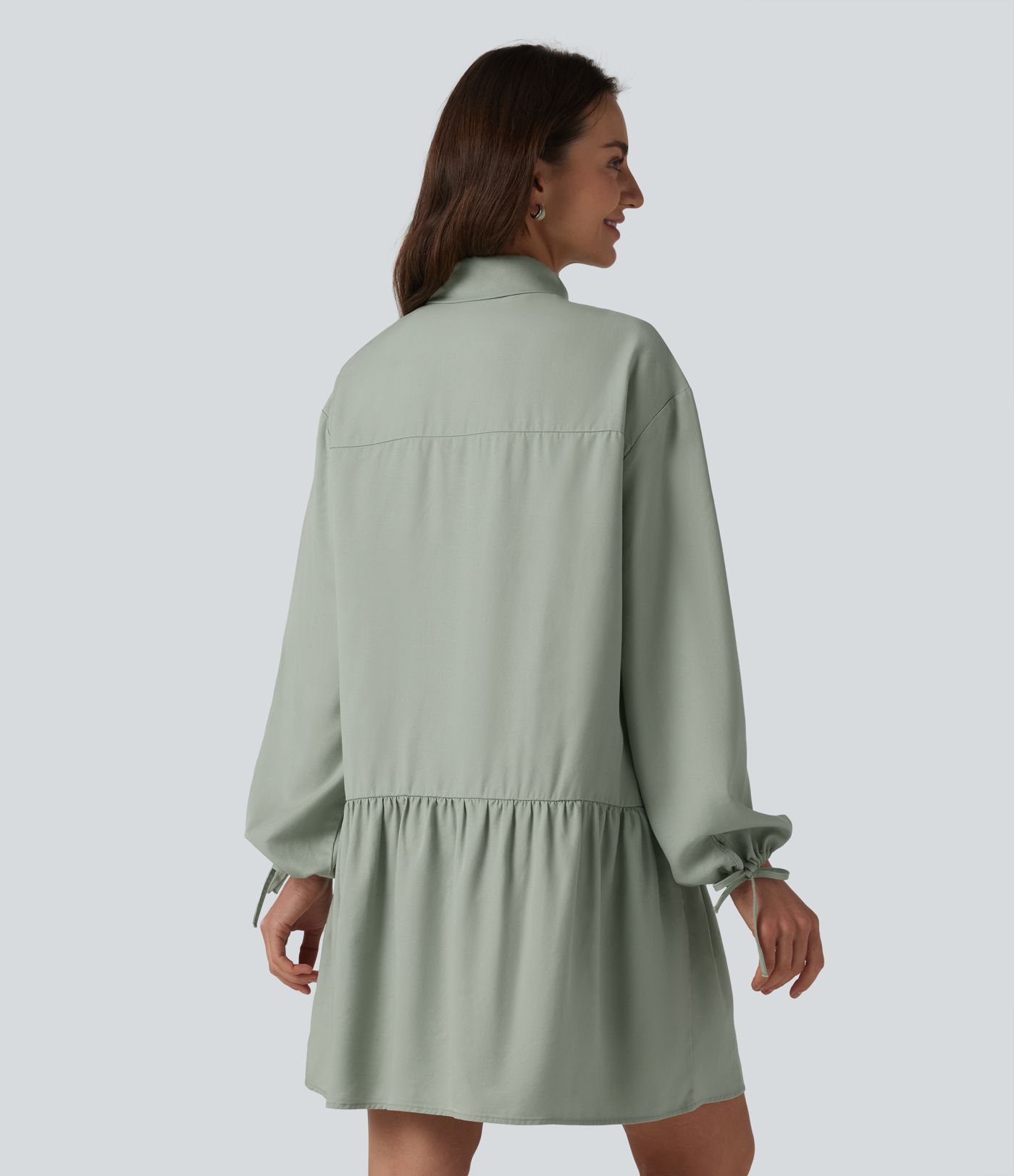 Hemd-Midikleid mit Seitentaschen und langen Ärmeln Hemd-Midikleid mit Seitentaschen und langen Ärmeln