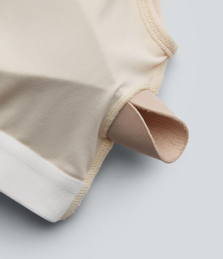 Lässiger Bodysuit mit asymmetrischem Ausschnitt, kurzen Ärmeln und integriertem BH Lässiger Bodysuit mit asymmetrischem Ausschnitt, kurzen Ärmeln und integriertem BH