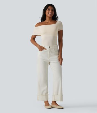 Lässiger Bodysuit mit asymmetrischem Ausschnitt, kurzen Ärmeln und integriertem BH Lässiger Bodysuit mit asymmetrischem Ausschnitt, kurzen Ärmeln und integriertem BH