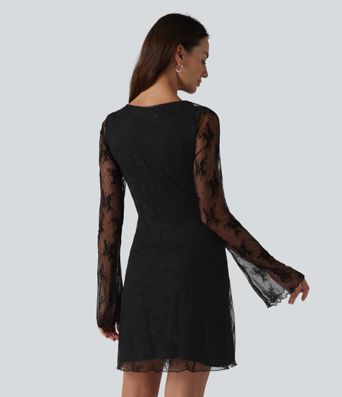 Robe de soirée deux pièces en dentelle à col rond et manches à volants