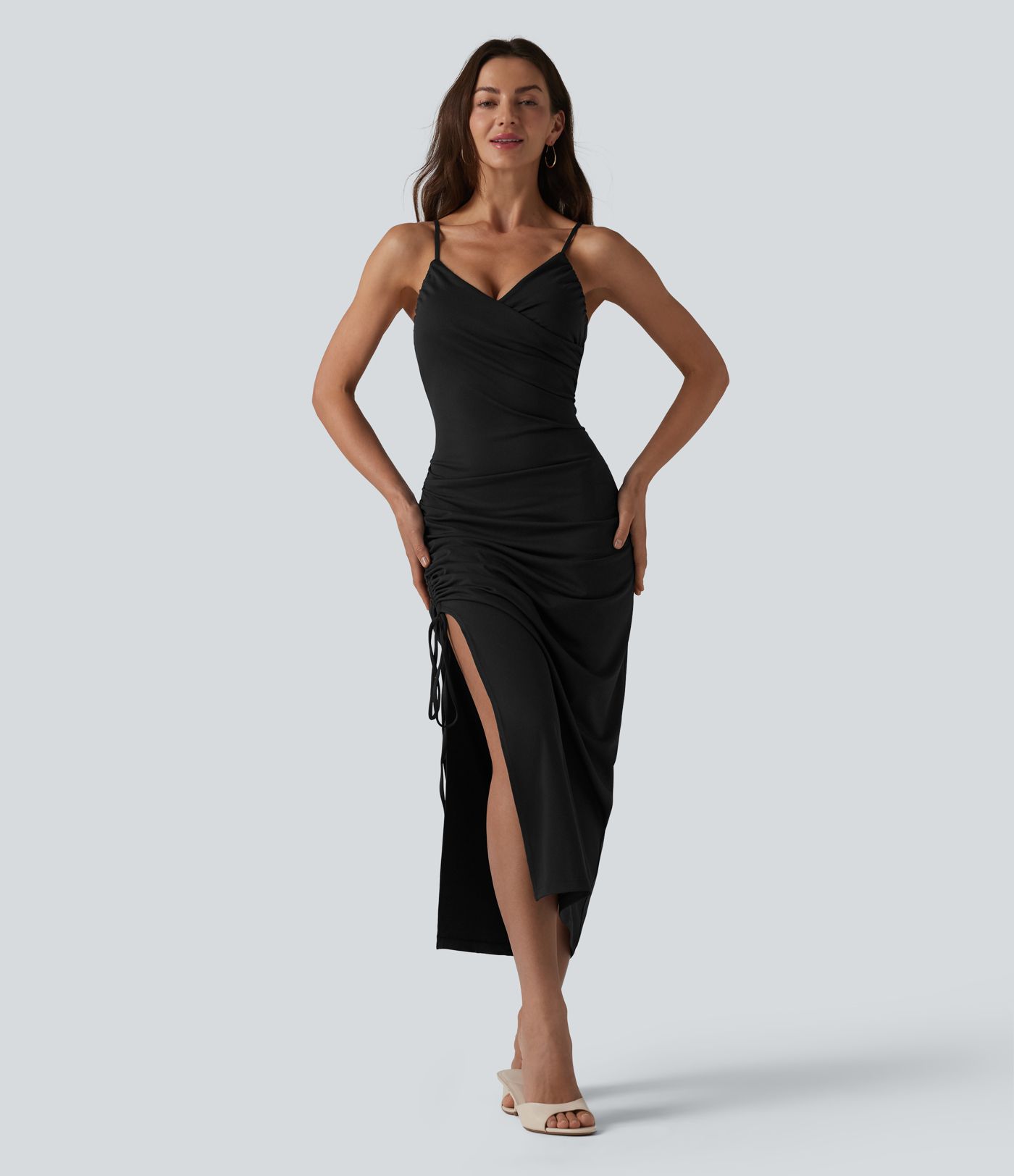 Robe midi moulante à col en V rembourrage non amovible et fronces à cordon Robe midi moulante à col en V rembourrage non amovible et fronces à cordon