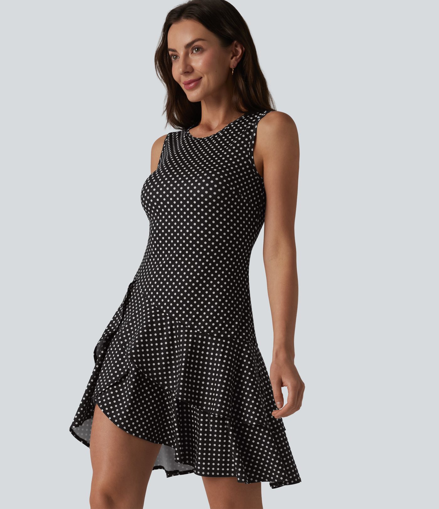 Robe mini casual à pois col rond sans manches ourlet à volants superposés