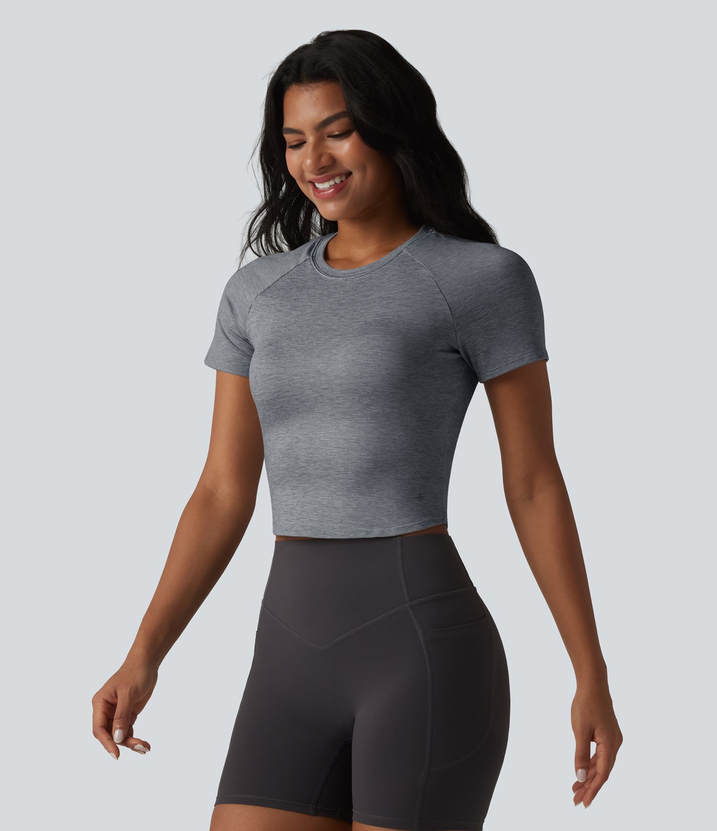 Yoga-Sport-Top mit Rundhalsausschnitt, kurzen Ärmeln und integriertem BH