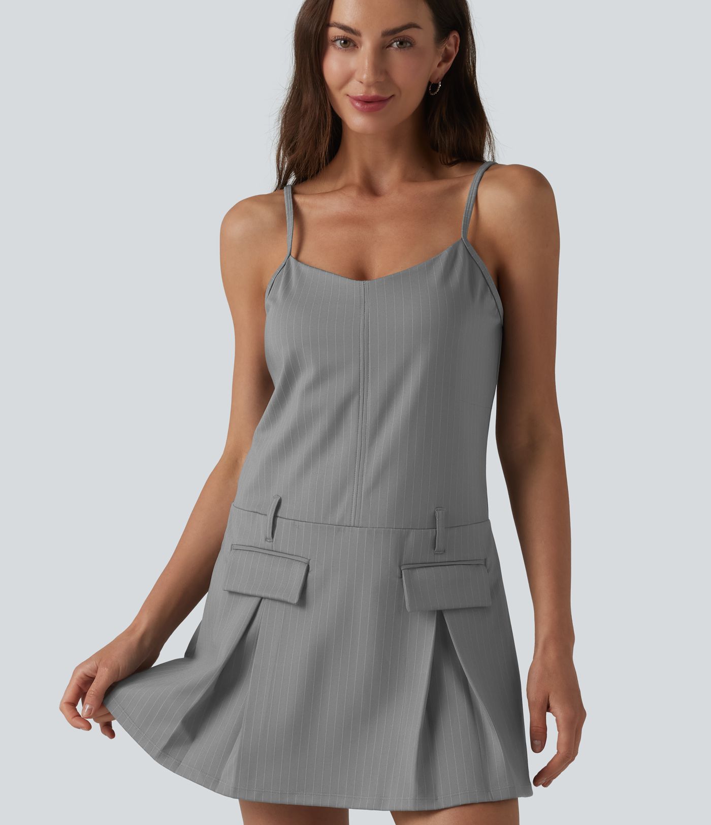 Lässiges Slipkleid mit kurzen, gerafften Streifen und Taschen
